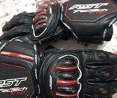 Motorbike boots and gloves
