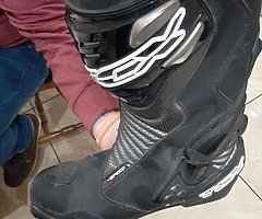 Motorbike boots and gloves - Image 7/9