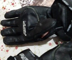 Motorbike boots and gloves - Image 9/9