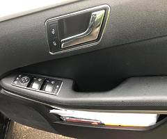 mercedes E-Class - Image 7/10