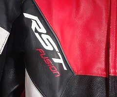 I full set RST leathers