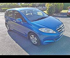 2006 6 seater Honda Frv