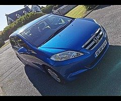 2006 6 seater Honda Frv