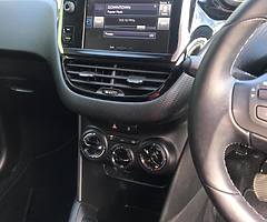 2016 Peugeot 208 - Image 5/8