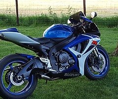 2007 gsxr 1 owner from new - Image 5/8