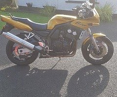 Yamaha fzs 600cc