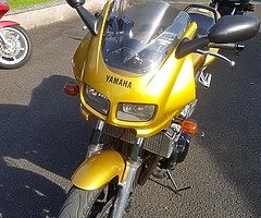 Yamaha fzs 600cc