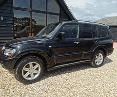 2004 Mitsubishi Shogun
