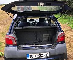 Toyota Yaris - Image 6/8