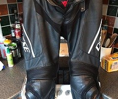 Dainese two piece leathers - Image 5/10