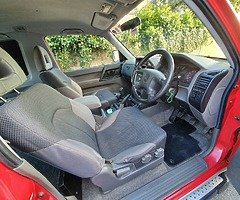 MITSUBISHI PAJERO 2.5 SHOWROOM CONDITION - Image 7/10