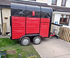 Horse box