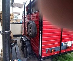 Horse box