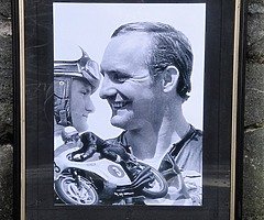 MIKE HAILWOOD Framed Photo - Isle of Man TT Ulster Grand Prix NW200 IOM TT BSB MotorBike Joey Dunlop - Image 3/3
