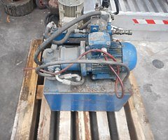 FOR SALE: Hydraulic Motor Pumps