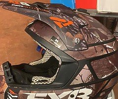 Helmet - Image 9/9