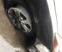 crashed car - Image 4/5