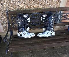Motocross boots
