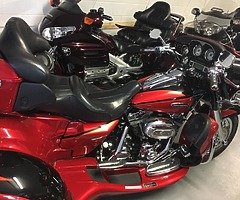 Harley trike ( FLHTCUSE5 ELECTRA GLIDE screaming eagle ) Full chrome Harley color .