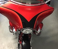 Harley trike ( FLHTCUSE5 ELECTRA GLIDE screaming eagle ) Full chrome Harley color . - Image 7/10