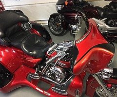 Harley trike ( FLHTCUSE5 ELECTRA GLIDE screaming eagle ) Full chrome Harley color . - Image 8/10