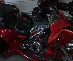 Harley trike ( FLHTCUSE5 ELECTRA GLIDE screaming eagle ) Full chrome Harley color . - Image 9/10