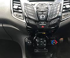 Ford Fiesta 2015 - Image 8/10
