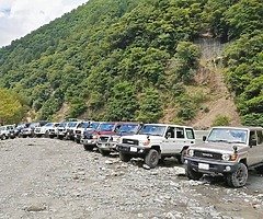 4x4 land cruiser jeep - Image 7/10