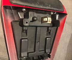 Genuine Yamaha YZF R6 5eb Seat cowl in red - Image 4/6