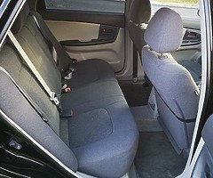 2005 Kia Cerato - Image 7/10