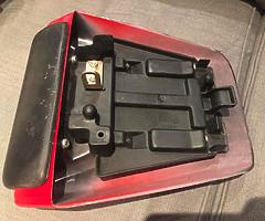 Genuine Yamaha YZF R6 5eb Seat cowl in red - Image 5/6