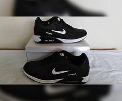 MEN AND WEMON TRANER PM