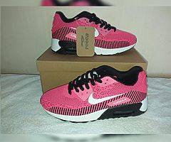 MEN AND WEMON TRANER PM - Image 6/7