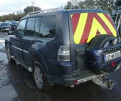 2007 MITSUBISHI PAJERO 3.2L Diesel for breaking - Image 3/5