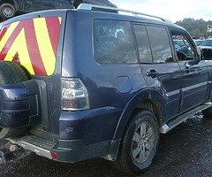 2007 MITSUBISHI PAJERO 3.2L Diesel for breaking - Image 4/5