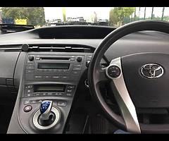 Toyota-Prius hybird - Image 3/7