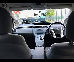 Toyota-Prius hybird - Image 4/7