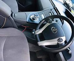 Toyota-Prius hybird - Image 5/7