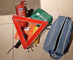 Taxi roof sign , rear view meter and breakdown kit - Image 1/3