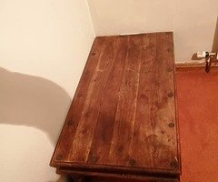 Coffee table in top condition!!
