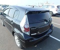 2012-09 Toyota Aqua (compact Prius) Hybrid - Image 4/7