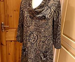 Lovely ladies Autonomy Tunic Top with lycra. Size 14. Immaculate condition