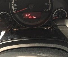 Volkswagen Up - Image 4/5