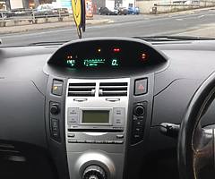 toytoa Yaris - Image 6/8