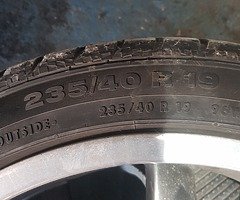 Wells 235 40 R19