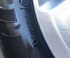 3 Ford Focus Original Wheels with good tyres - Image 7/8