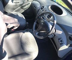 Toyota Yaris - Image 4/6