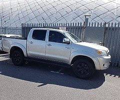 Toyota hilux low mialage - Image 4/5