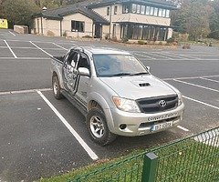 Toyota hilux low mialage - Image 5/5