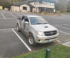 Toyota hilux low mialage